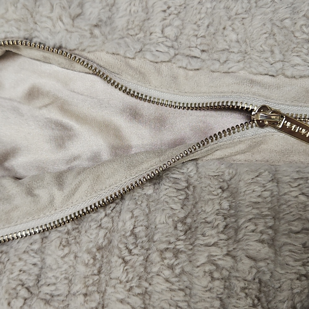 Calvin Klein Sherpa Vest - Picture 11 of 13